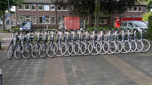 De E-bikes staan klaar voor een tocht over de Noord Veluwe.